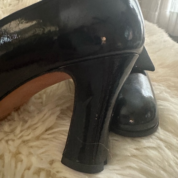 Black patent heels with grosgrain bow. Enzo Angiolini - Picture 4 of 7